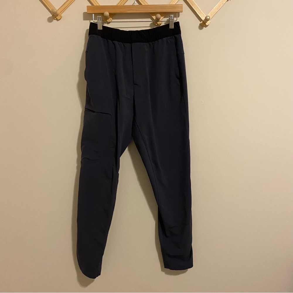 Lululemon Men’s Inclement Pant 29” size Small